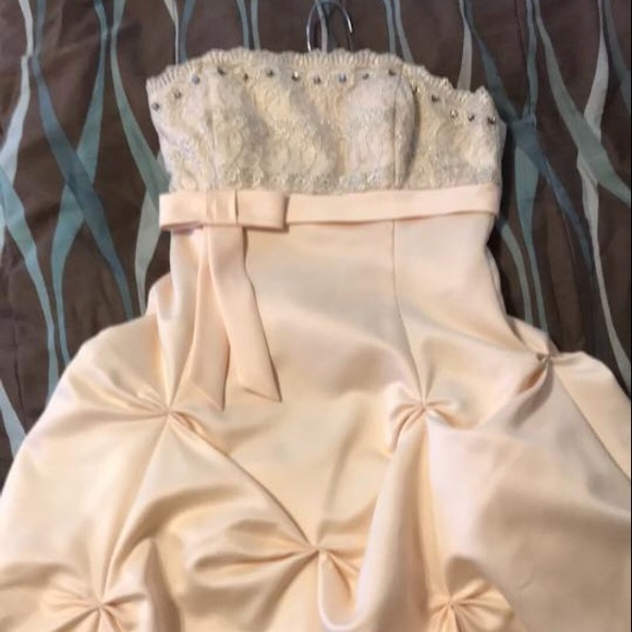Short dress - Picture 1 of 3